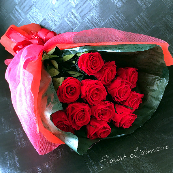 還暦祝いのプレゼントにおすすめの赤いバラ ダズンローズブーケ(レッド)